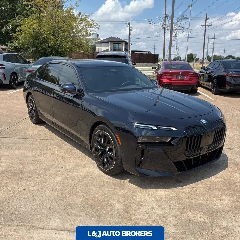2023 BMW 7-Series 740i