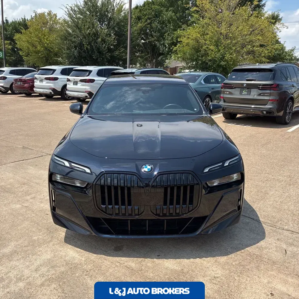 2023 BMW 7-Series 740i