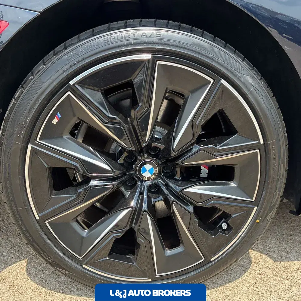 2023 BMW 7-Series 740i