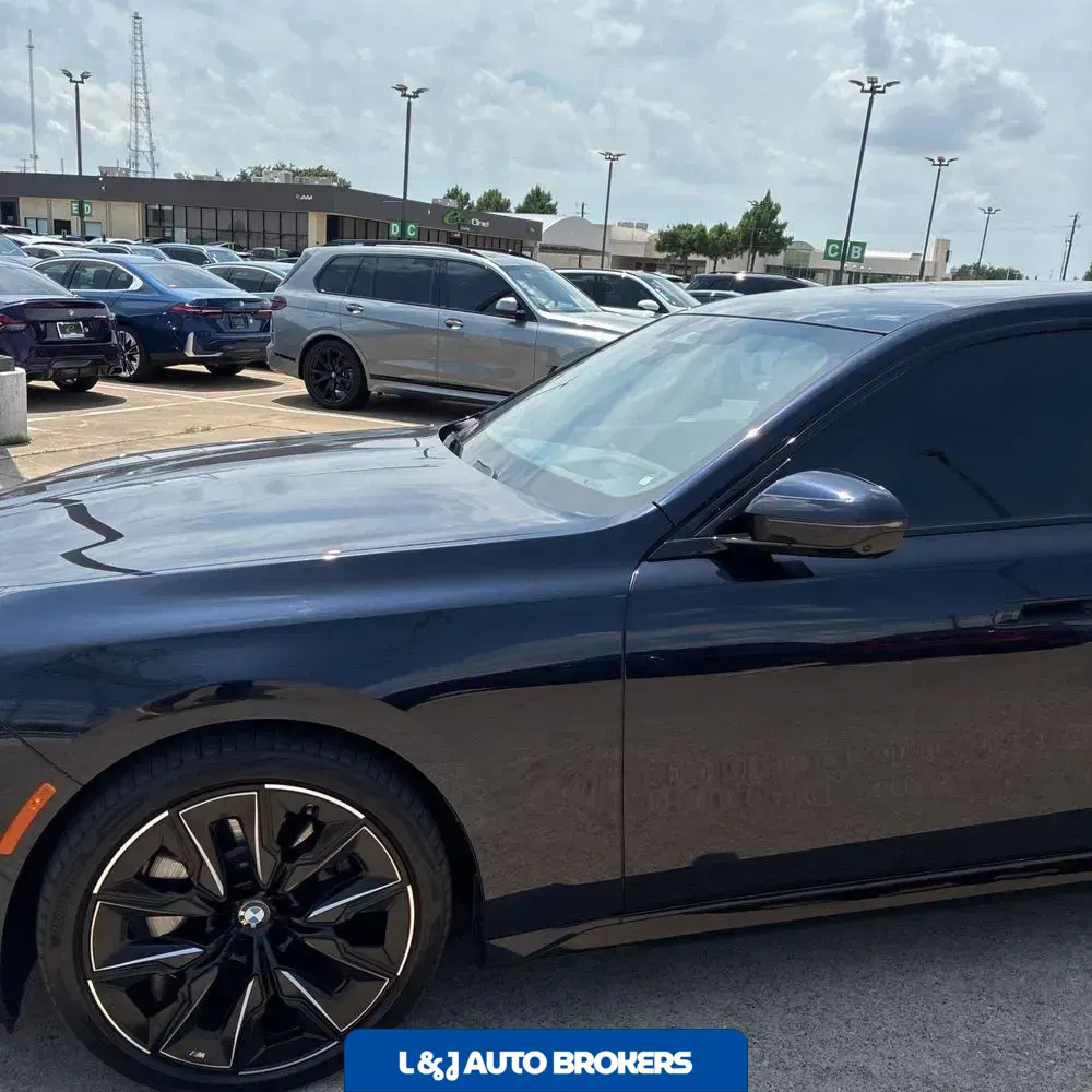 2023 BMW 7-Series 740i