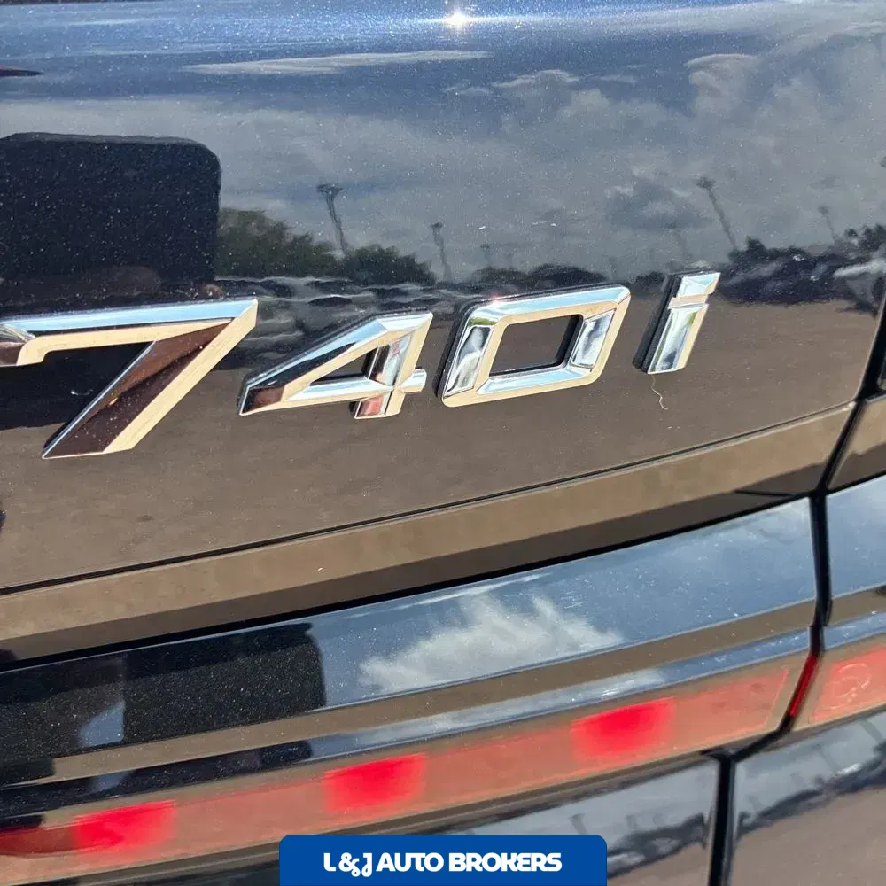2023 BMW 7-Series 740i