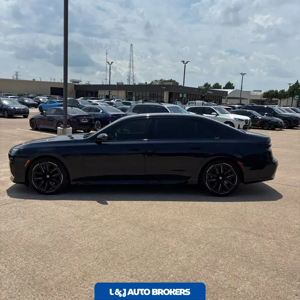 2023 BMW 7-Series 740i