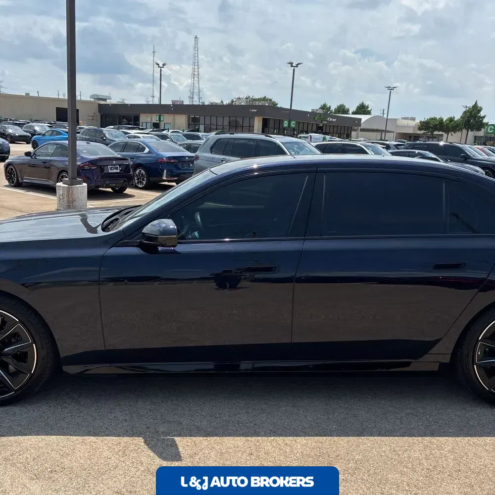 2023 BMW 7-Series 740i