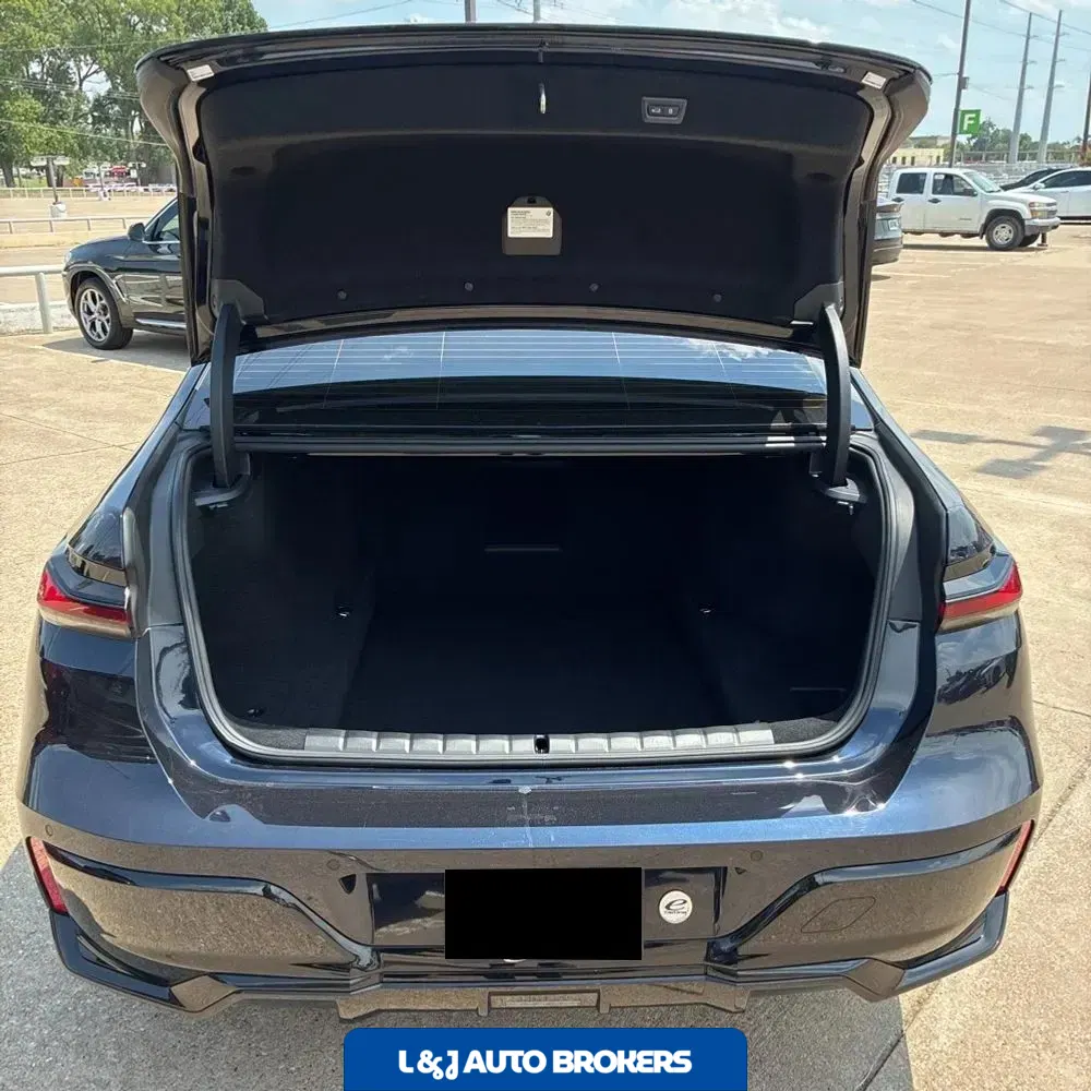 2023 BMW 7-Series 740i