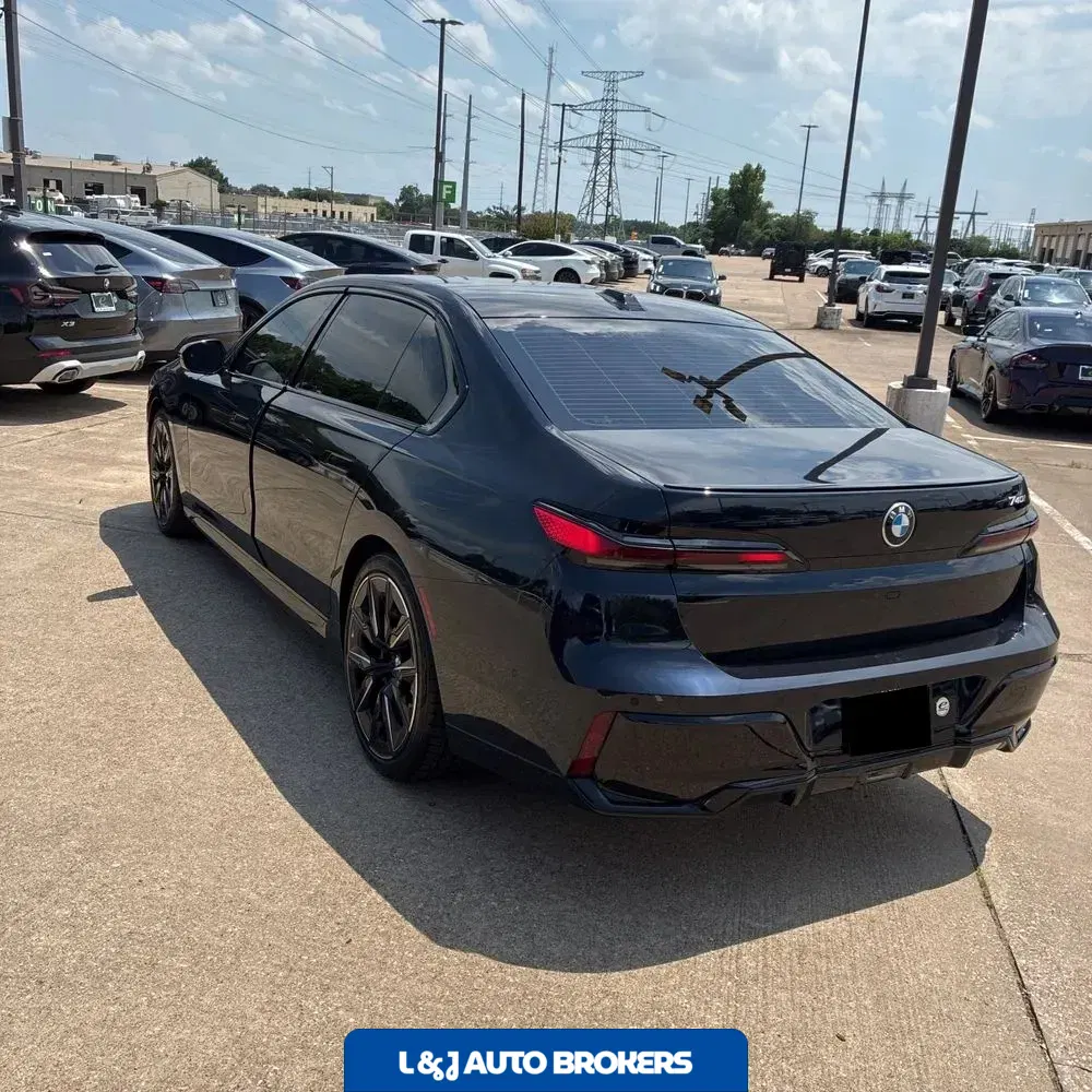 2023 BMW 7-Series 740i