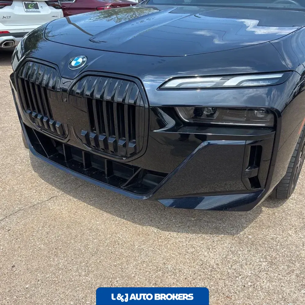 2023 BMW 7-Series 740i