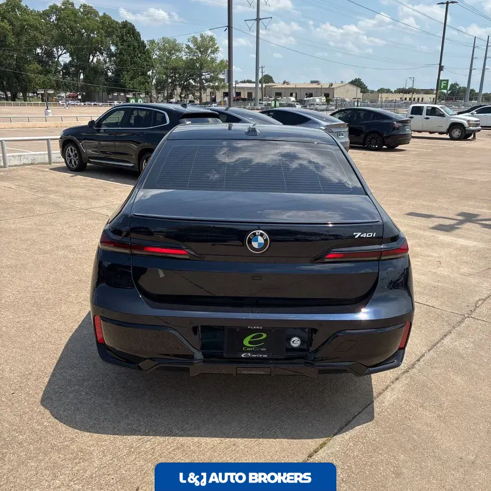 2023 BMW 7-Series 740i