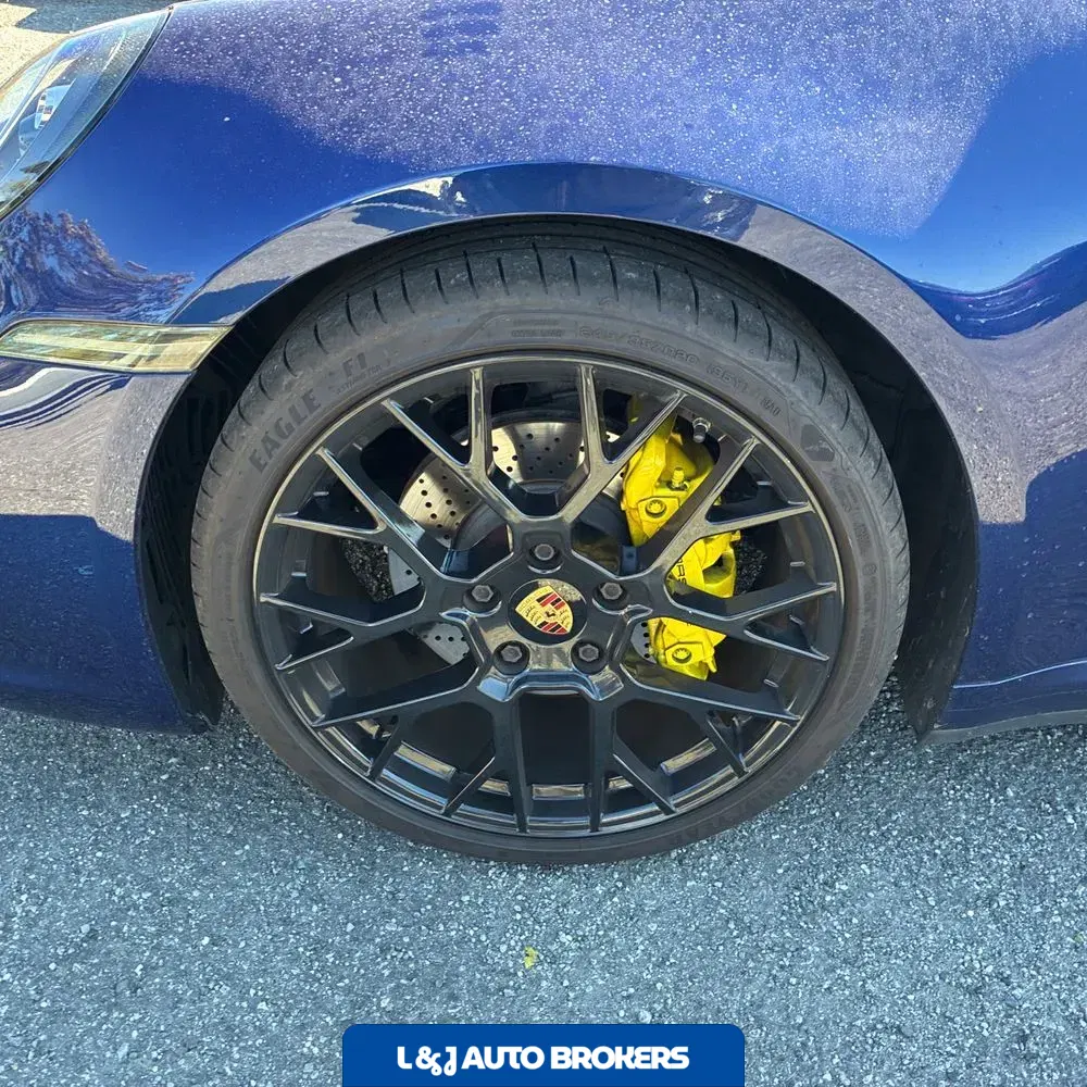 2020 Porsche 911 Carrera