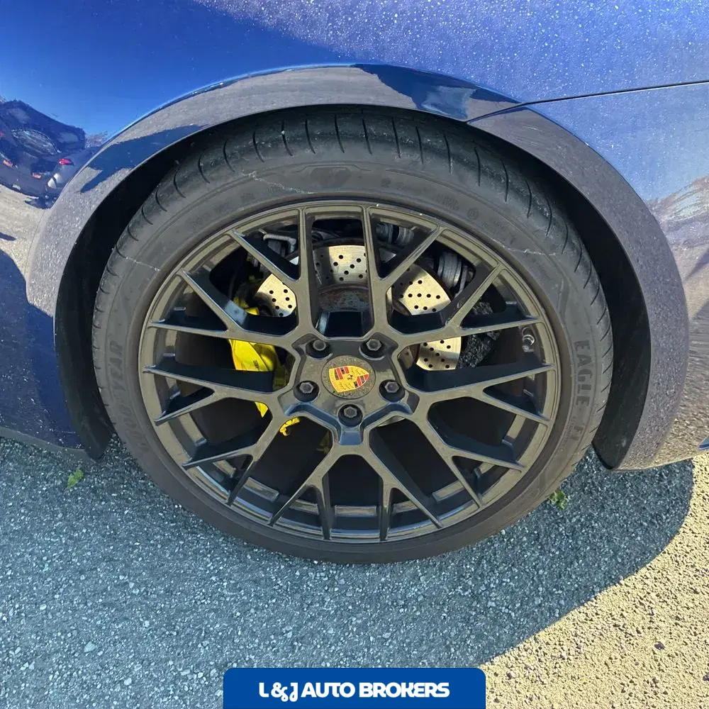 2020 Porsche 911 Carrera