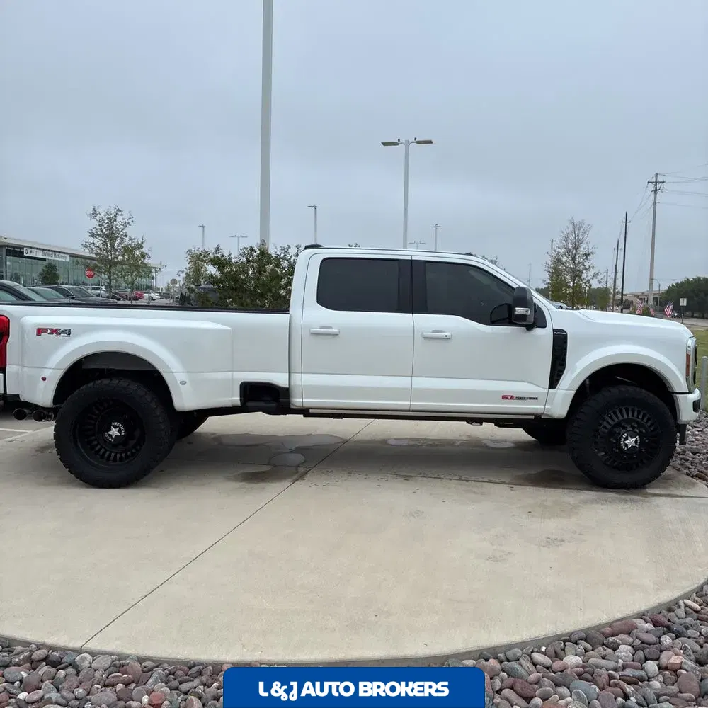 2025 Ford F450SD Platinum