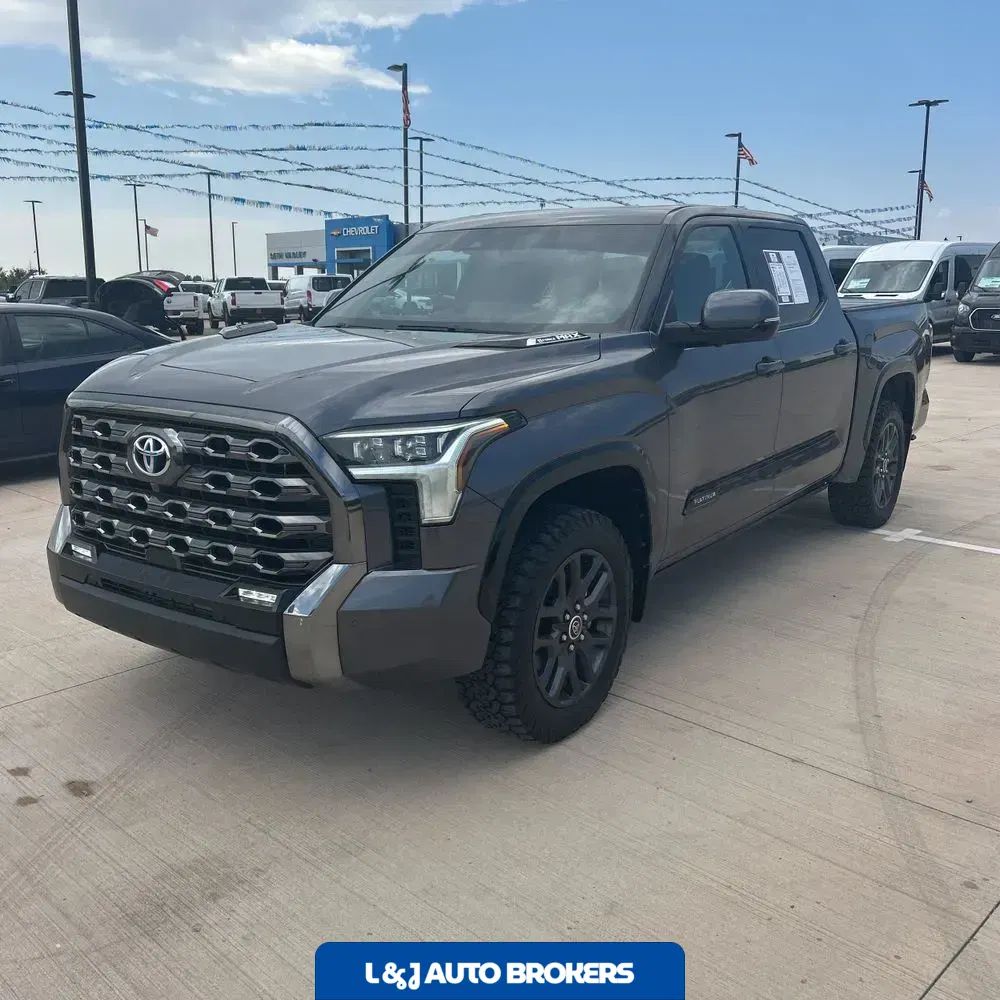 2023 Toyota Tundra Platinum HV