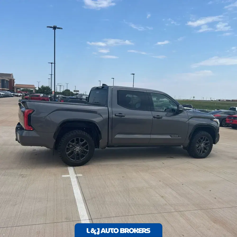 2023 Toyota Tundra Platinum HV