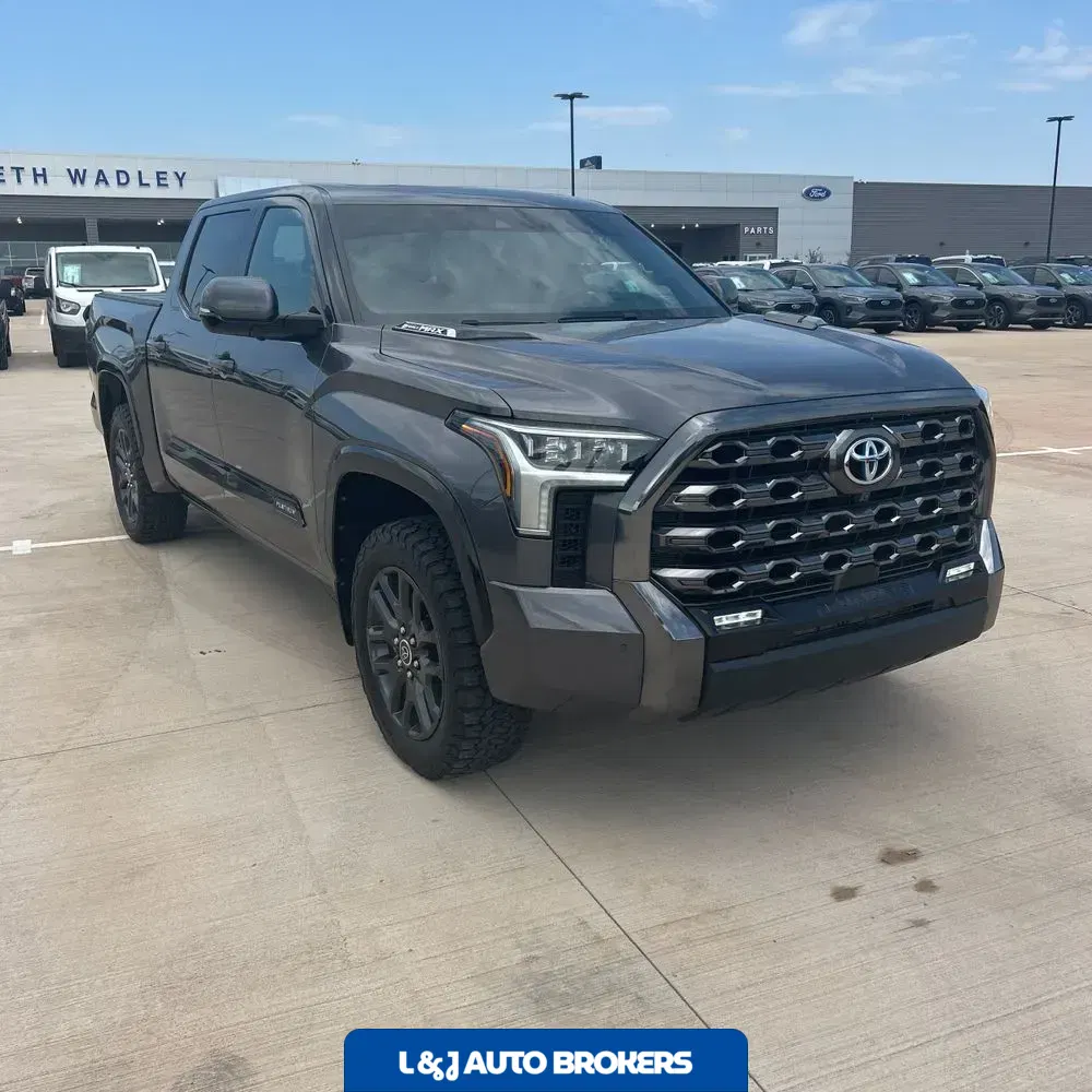 2023 Toyota Tundra Platinum HV