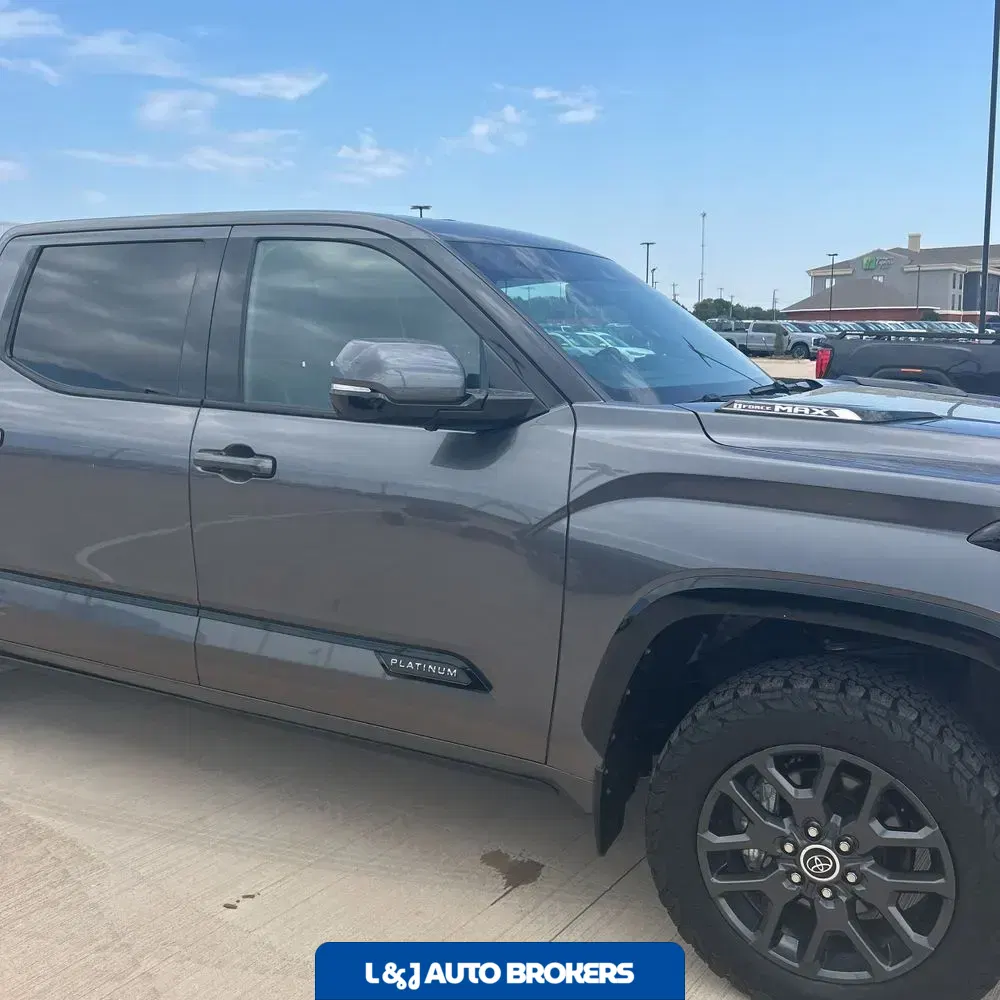 2023 Toyota Tundra Platinum HV