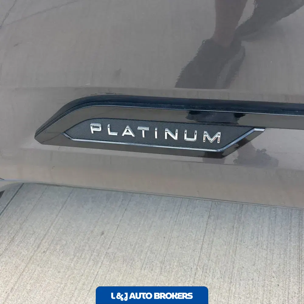 2023 Toyota Tundra Platinum HV
