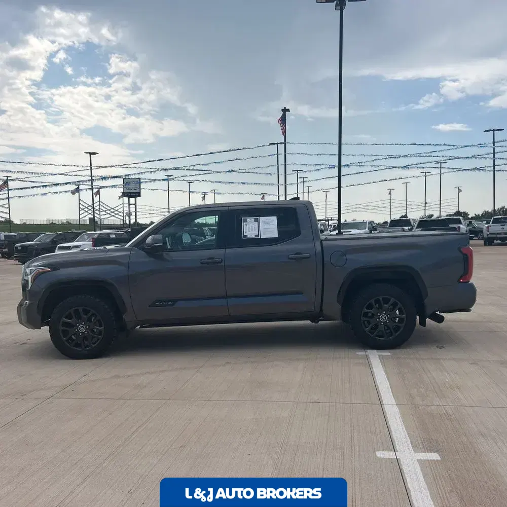 2023 Toyota Tundra Platinum HV