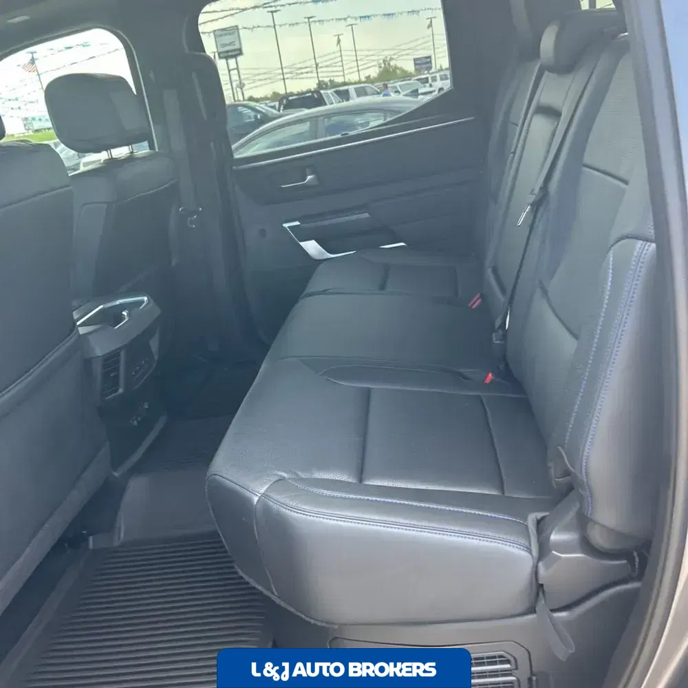 2023 Toyota Tundra Platinum HV