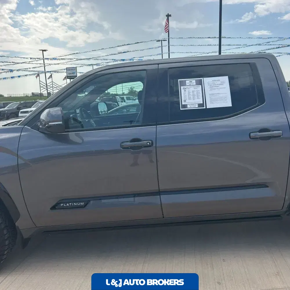 2023 Toyota Tundra Platinum HV