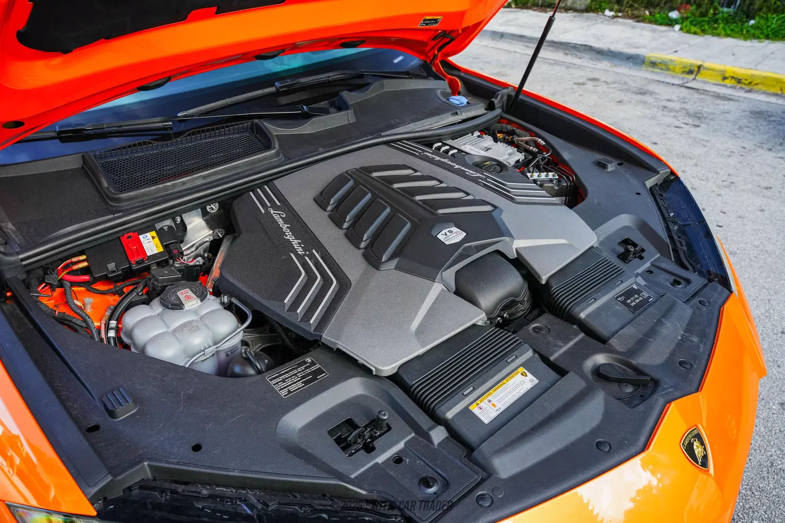 2022 Lamborghini Urus Pearl Capsule