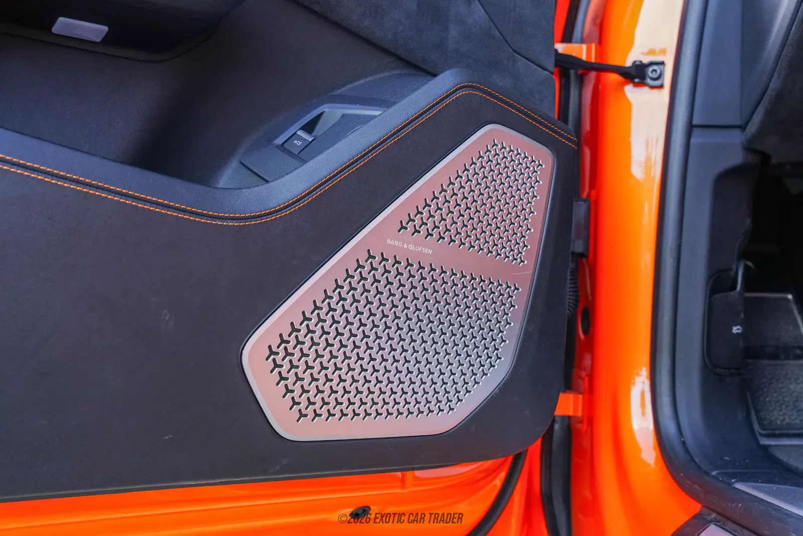 2022 Lamborghini Urus Pearl Capsule