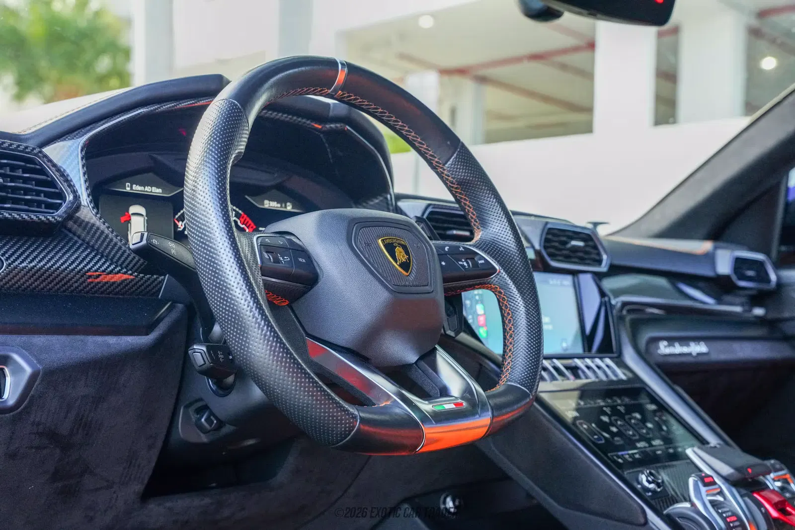 2022 Lamborghini Urus Pearl Capsule