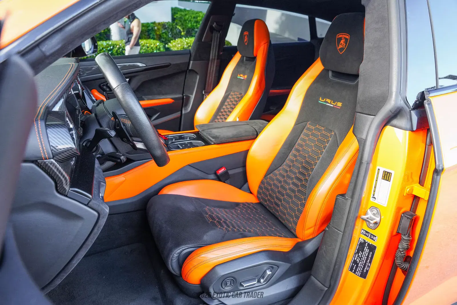 2022 Lamborghini Urus Pearl Capsule
