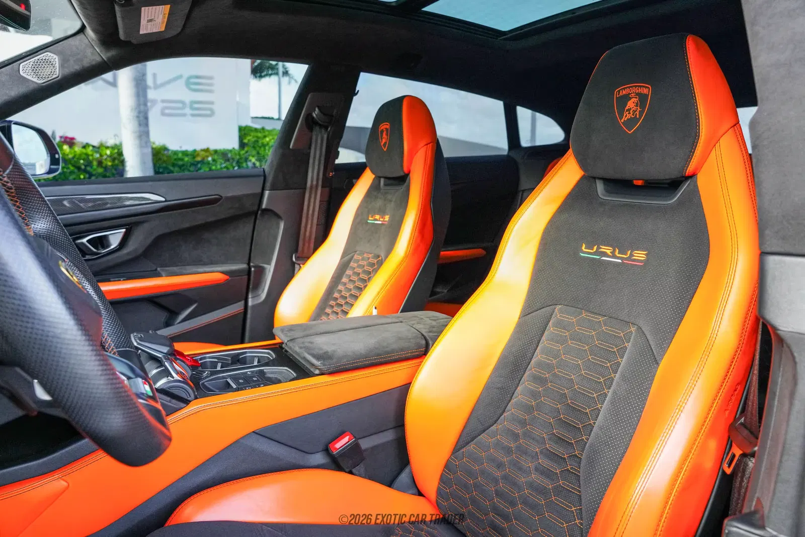 2022 Lamborghini Urus Pearl Capsule