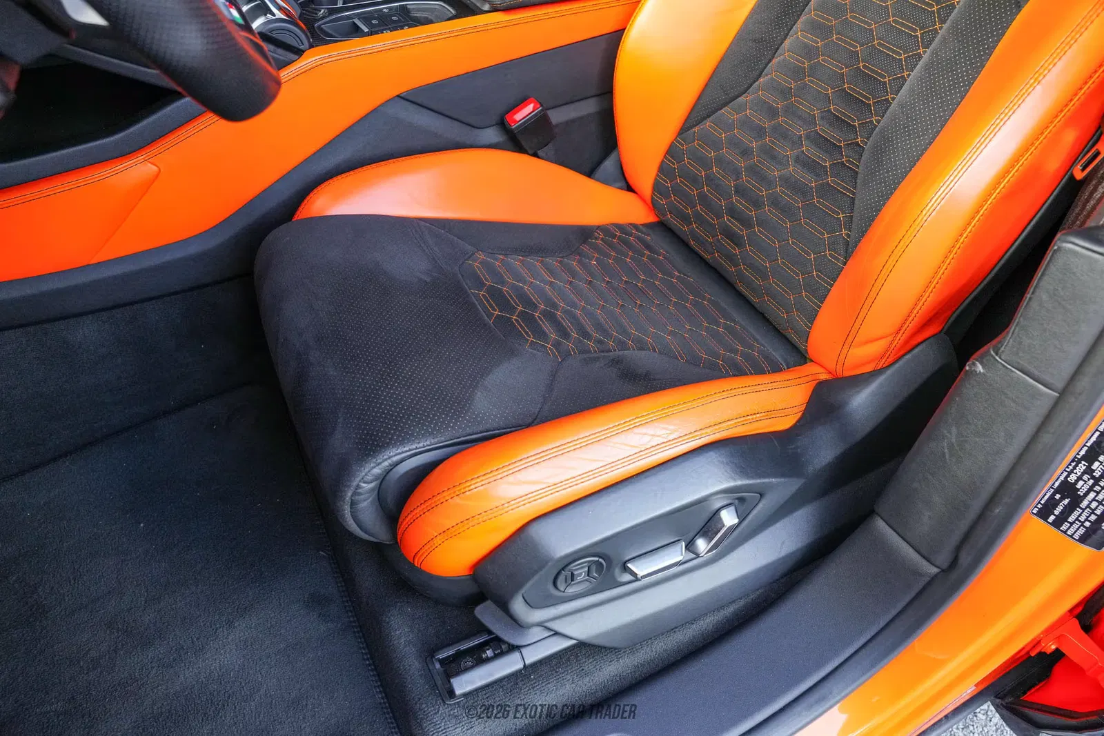 2022 Lamborghini Urus Pearl Capsule