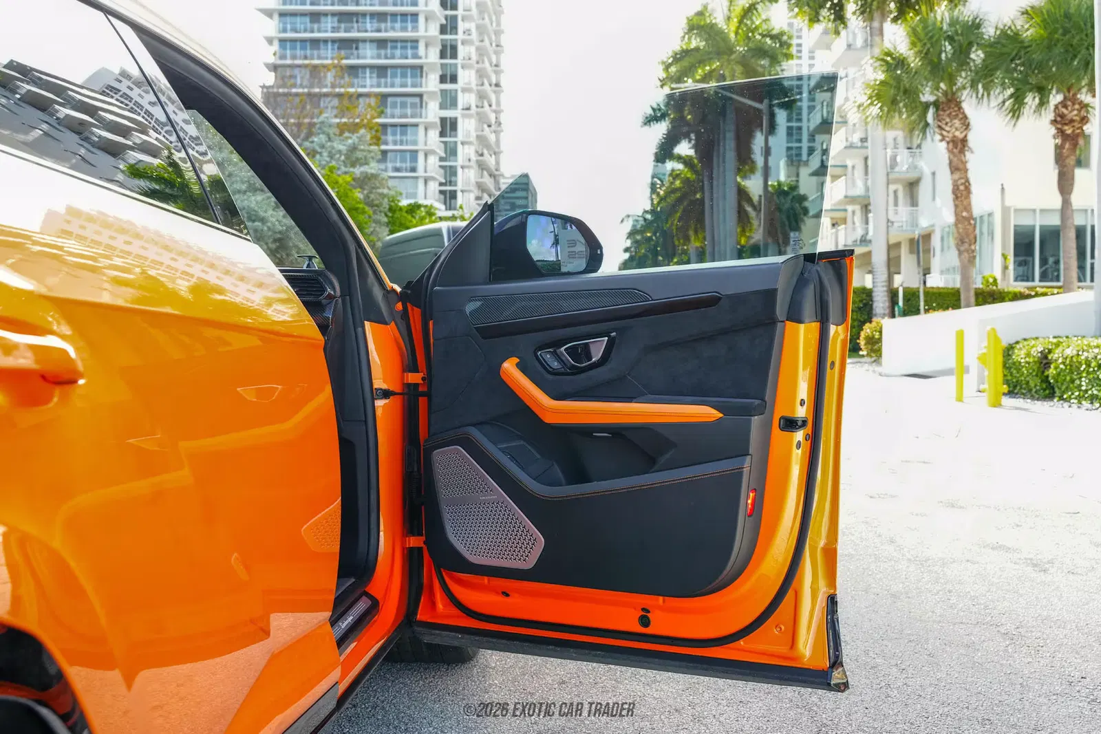 2022 Lamborghini Urus Pearl Capsule
