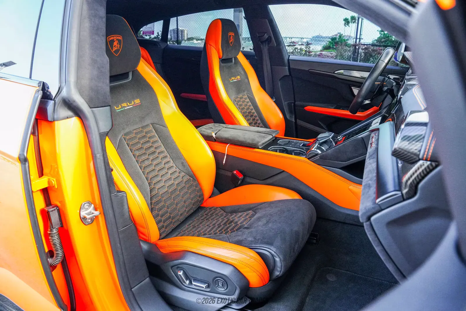 2022 Lamborghini Urus Pearl Capsule