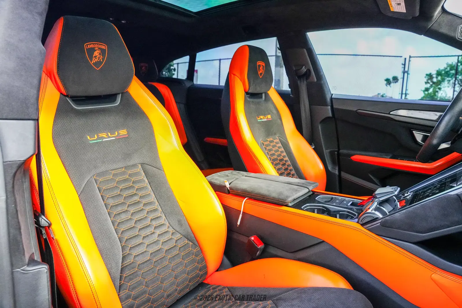 2022 Lamborghini Urus Pearl Capsule