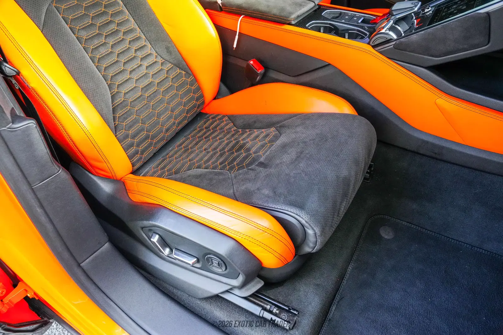 2022 Lamborghini Urus Pearl Capsule