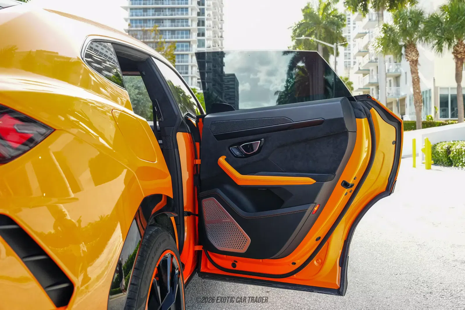 2022 Lamborghini Urus Pearl Capsule