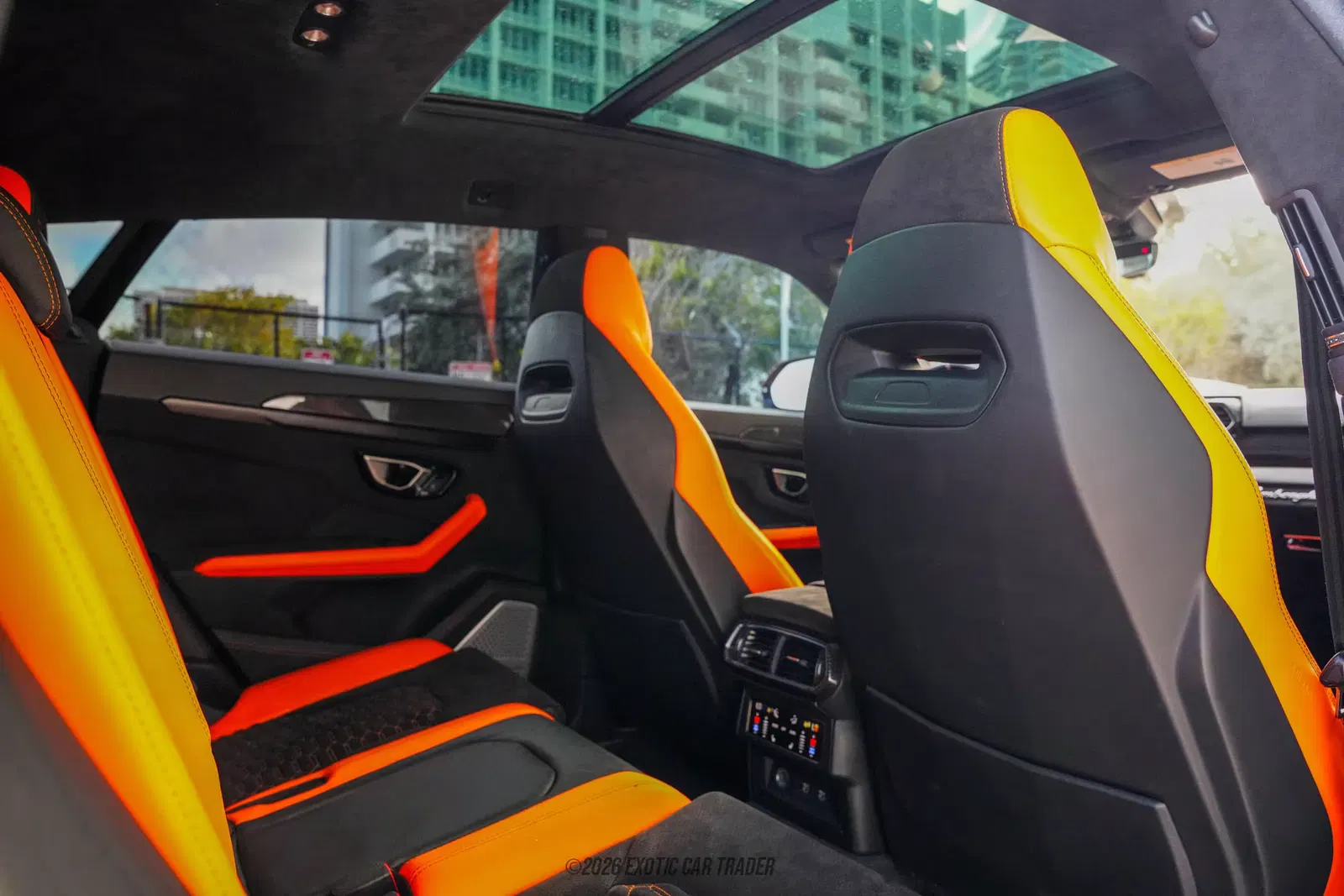 2022 Lamborghini Urus Pearl Capsule