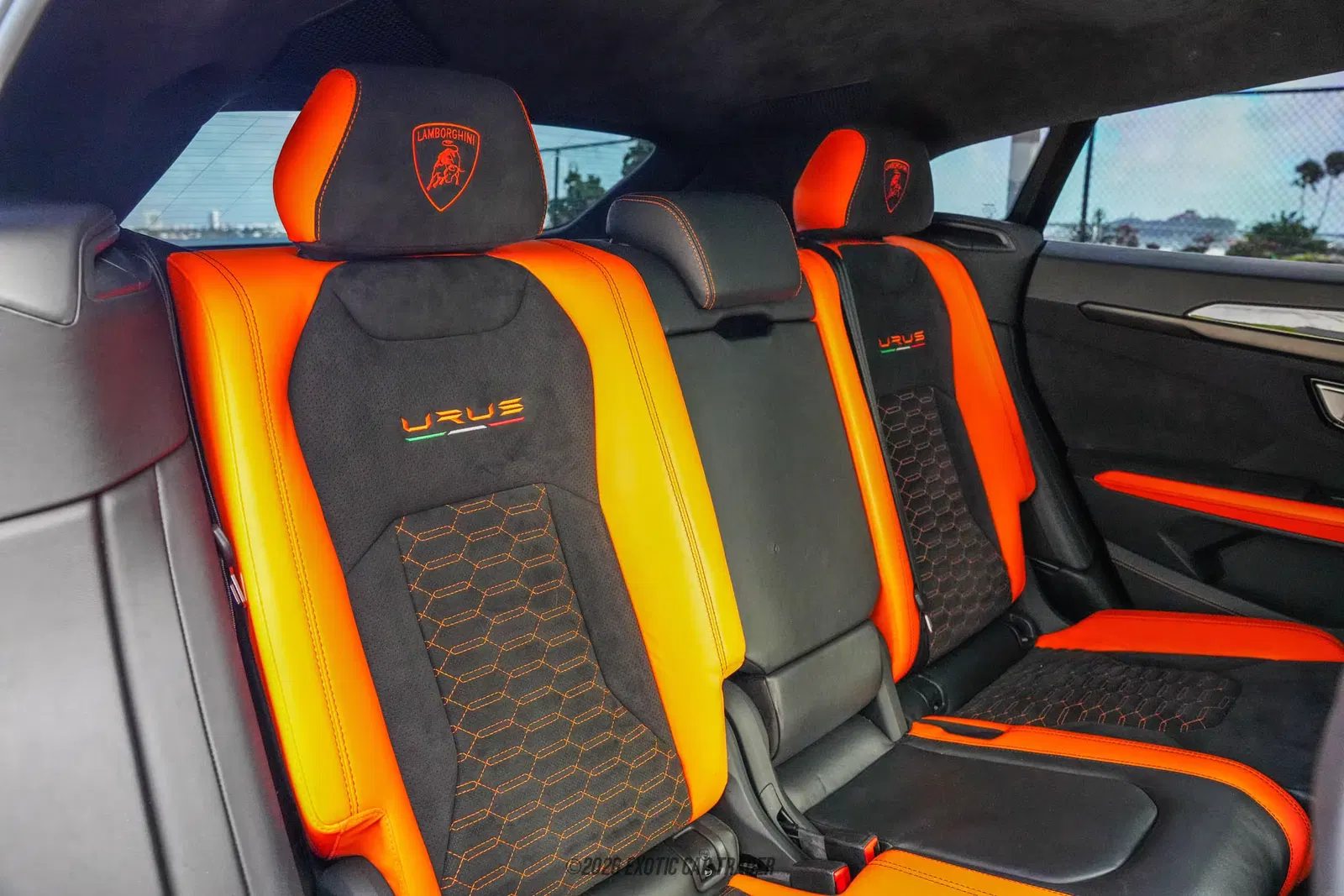 2022 Lamborghini Urus Pearl Capsule