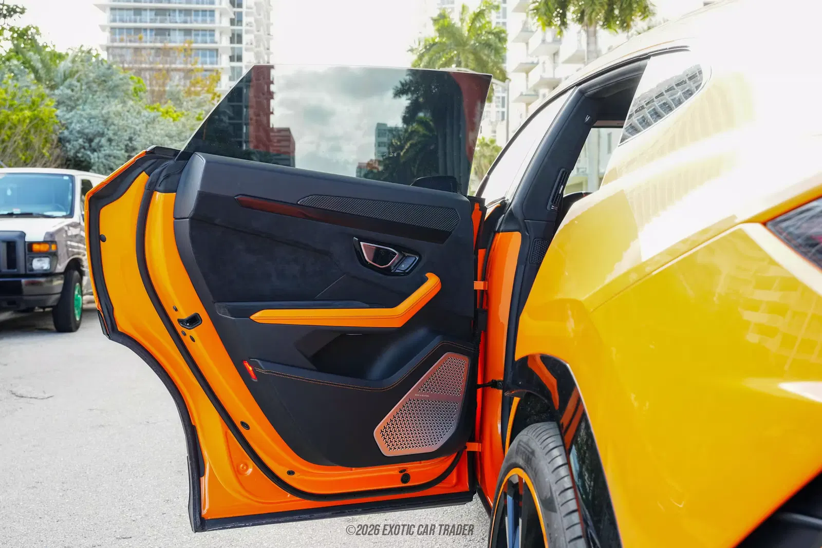 2022 Lamborghini Urus Pearl Capsule