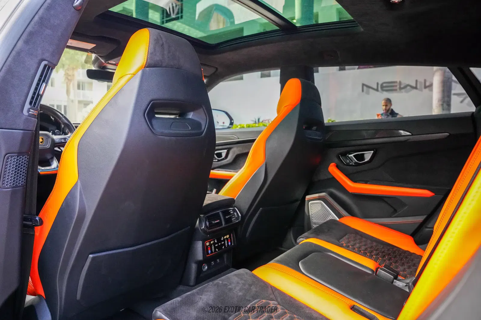 2022 Lamborghini Urus Pearl Capsule