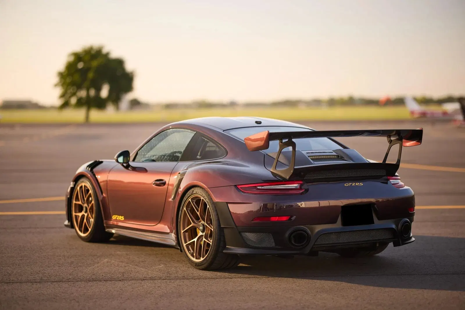 2018 Porsche 911 GT2 RS Weissach
