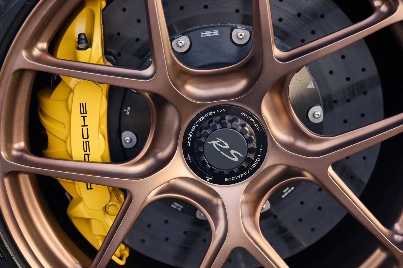 2018 Porsche 911 GT2 RS Weissach