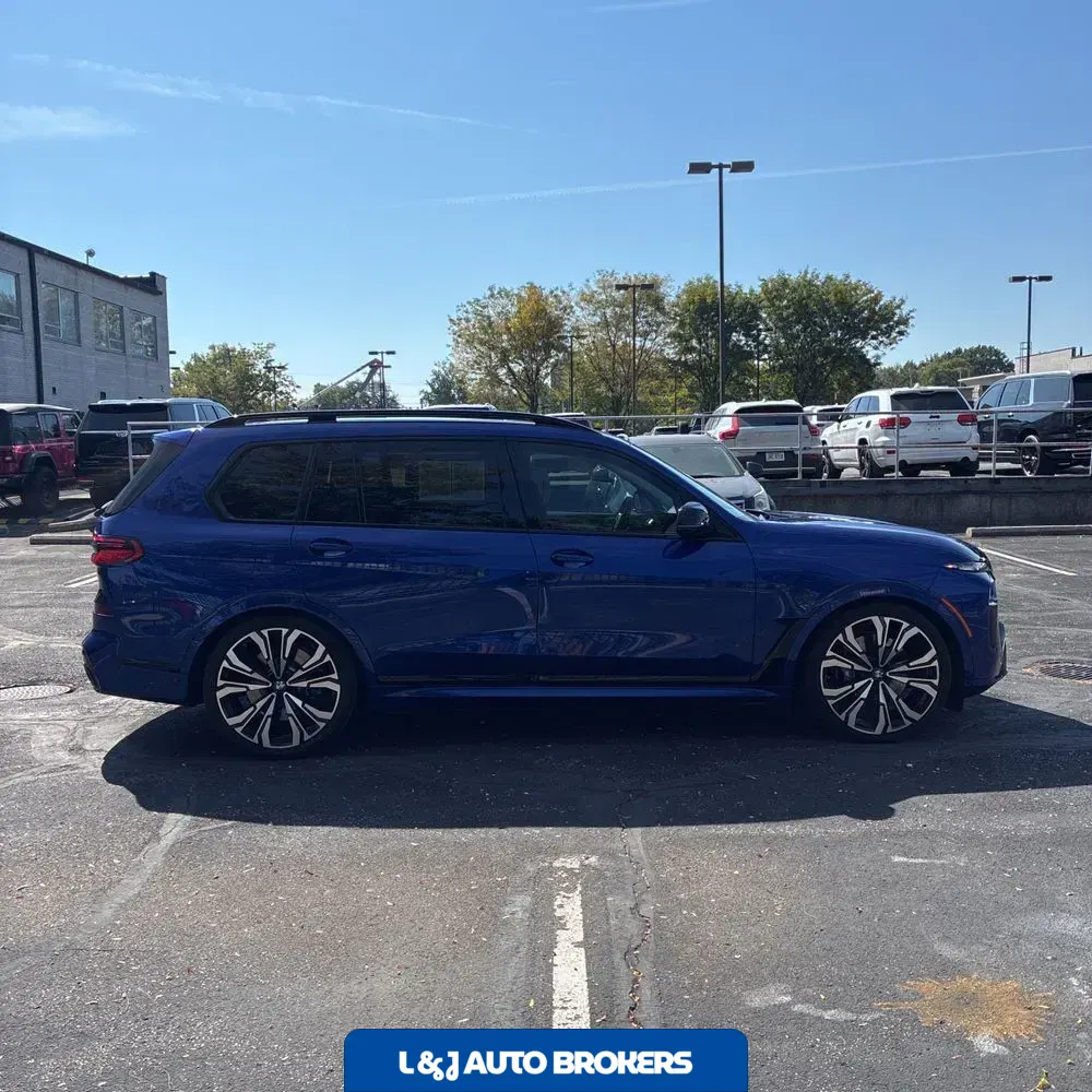 2024 BMW X7 M60i