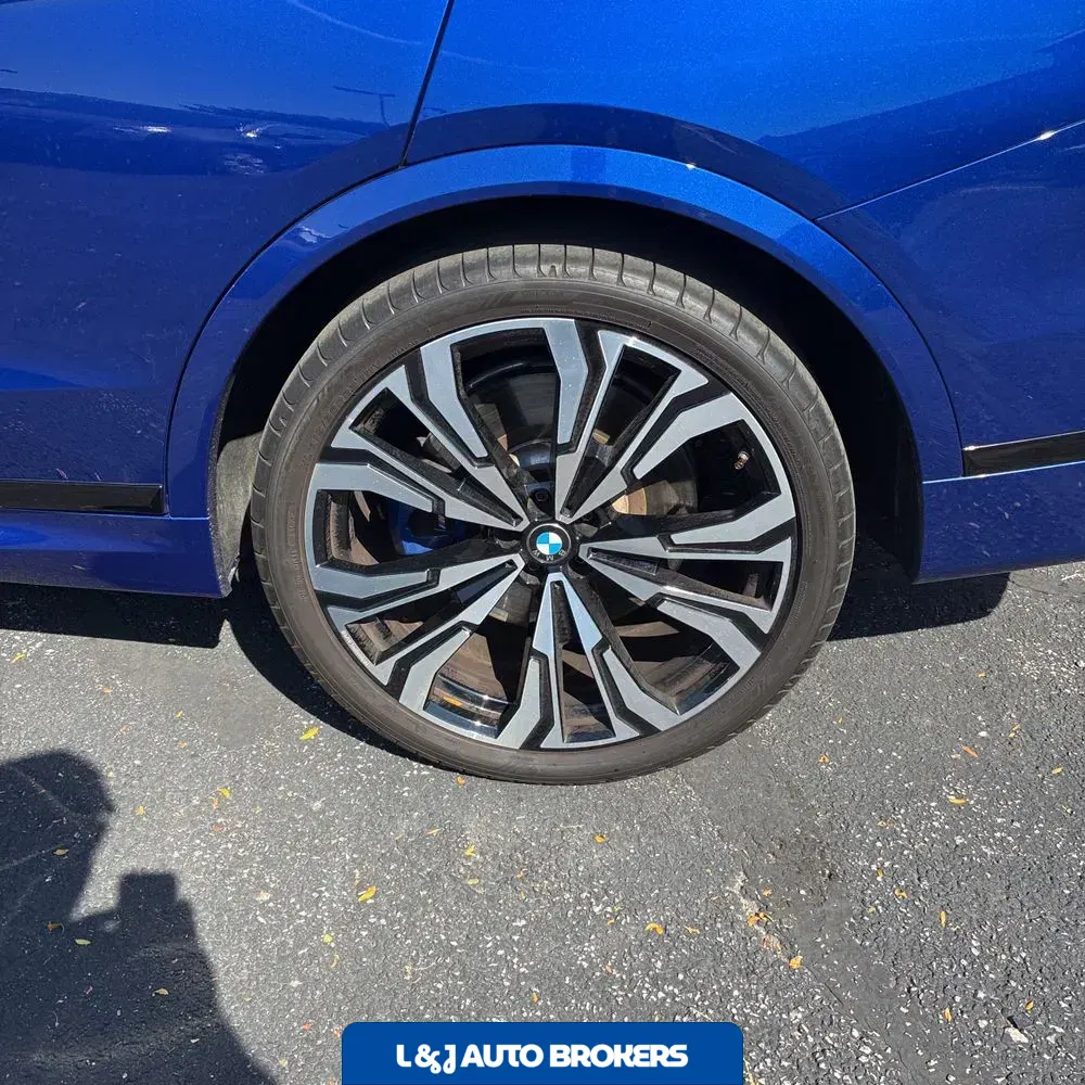 2024 BMW X7 M60i