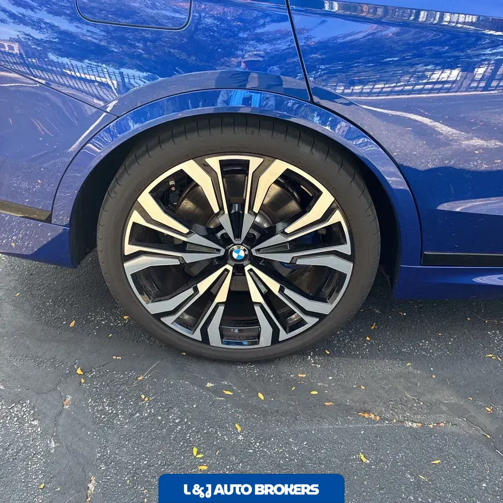 2024 BMW X7 M60i