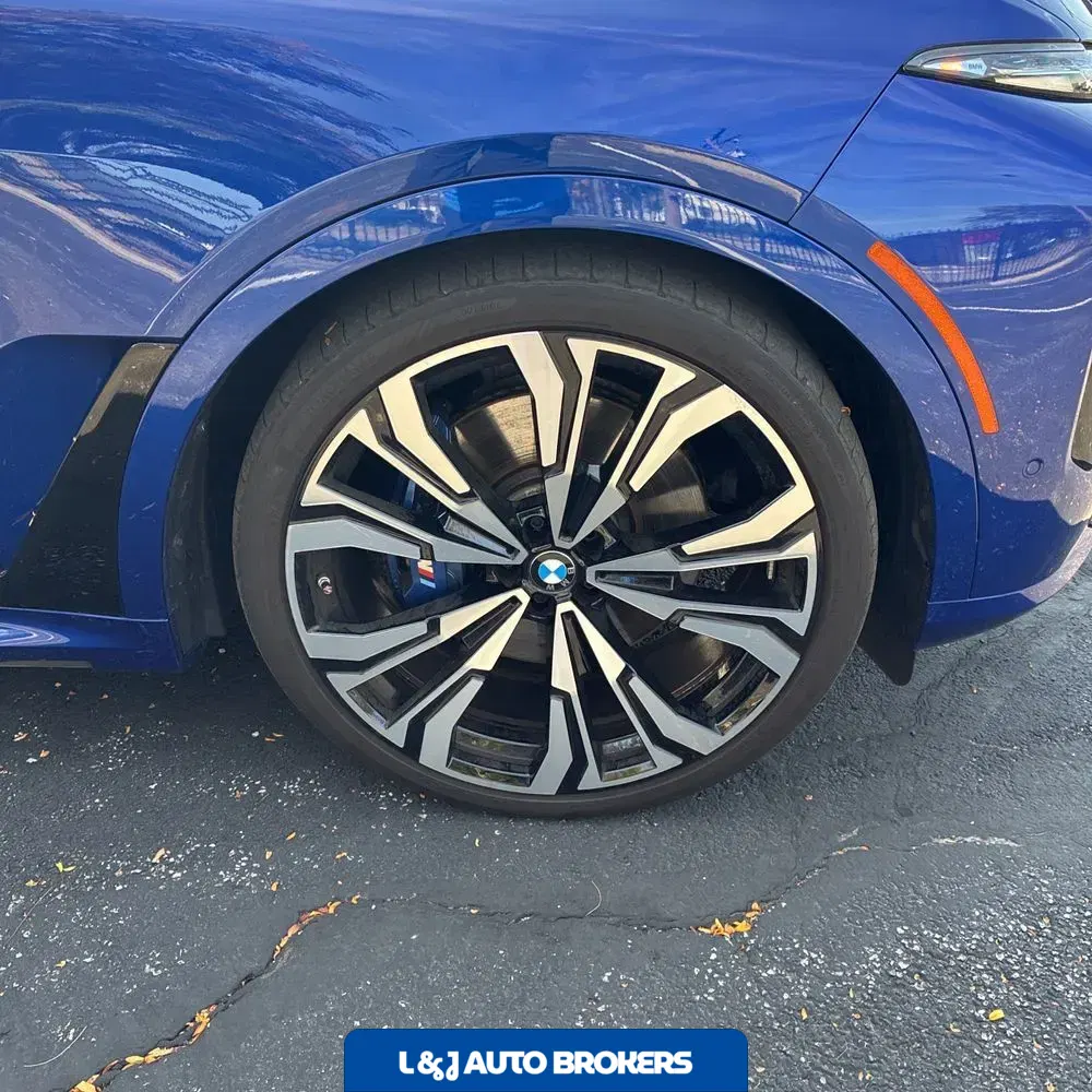 2024 BMW X7 M60i