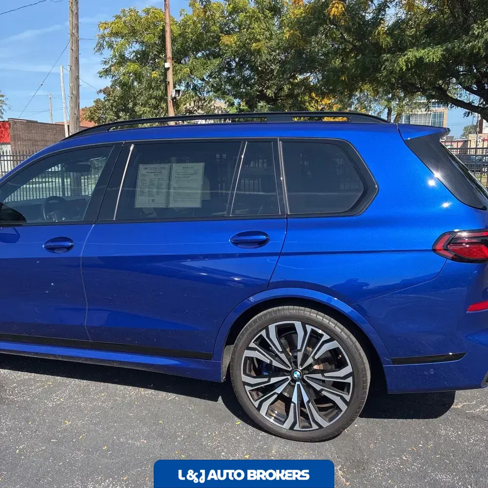2024 BMW X7 M60i