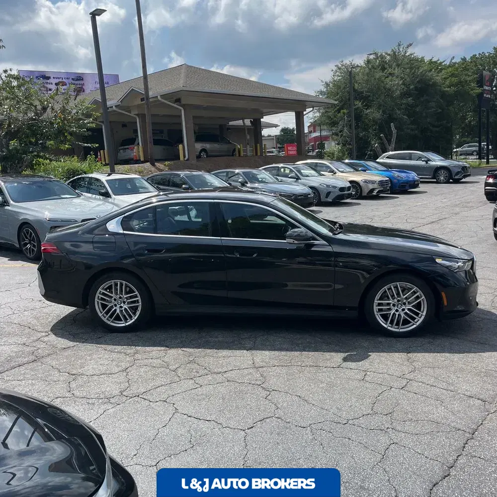 2025 BMW 5-Series 530i