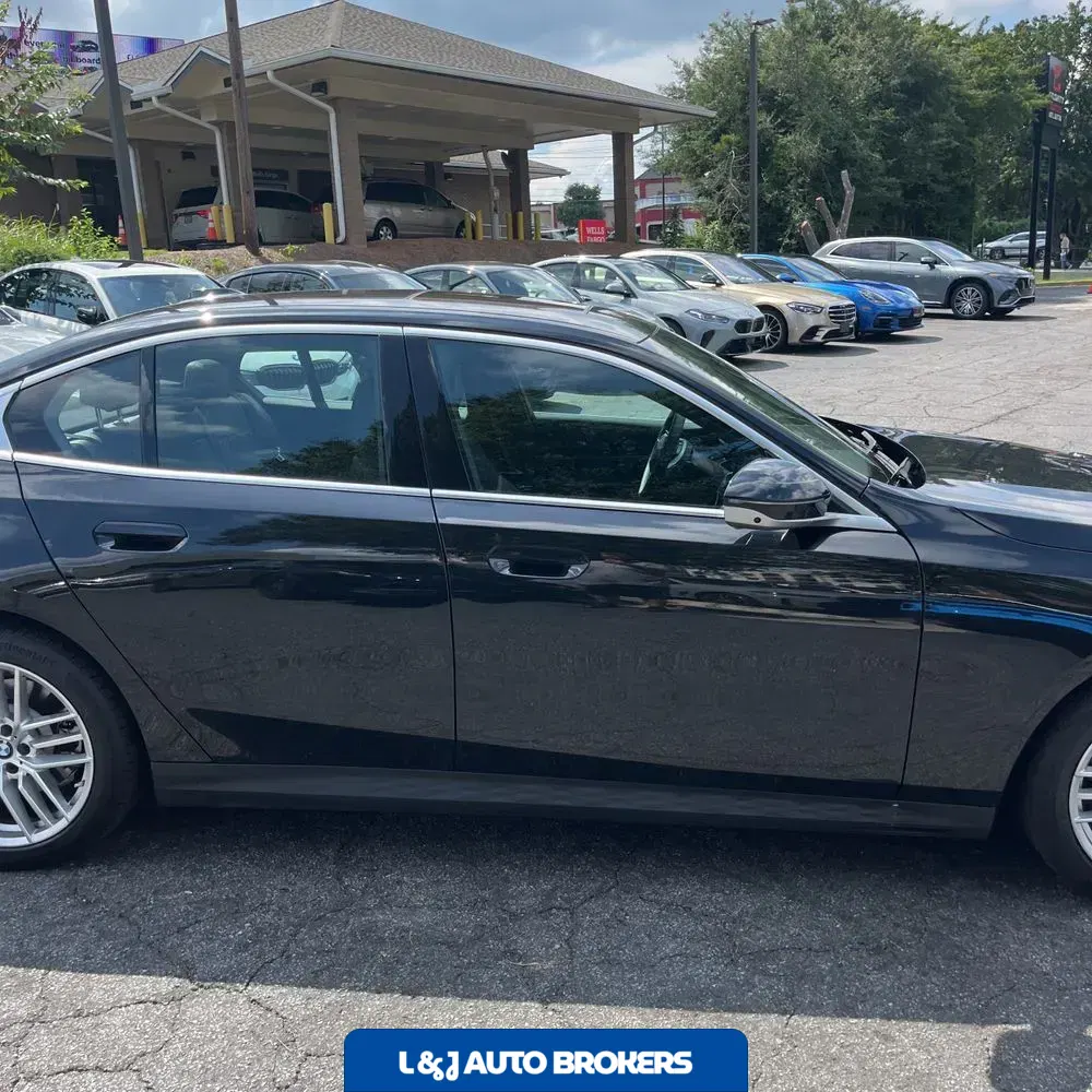 2025 BMW 5-Series 530i