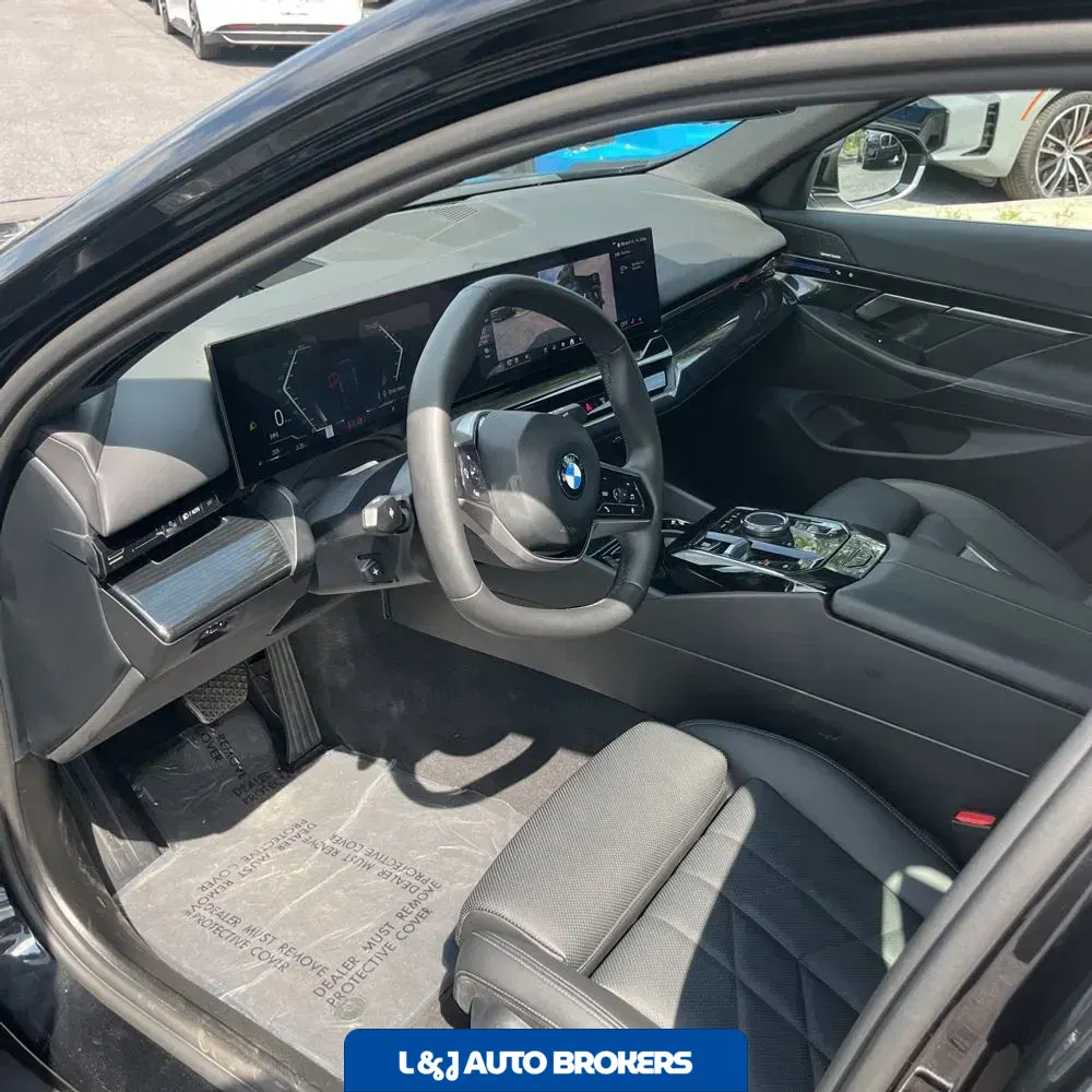 2025 BMW 5-Series 530i