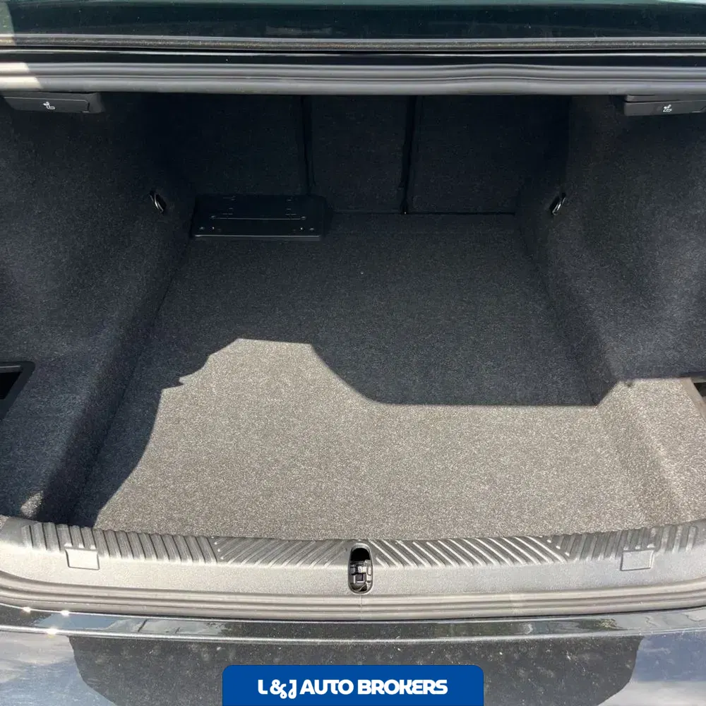2025 BMW 5-Series 530i