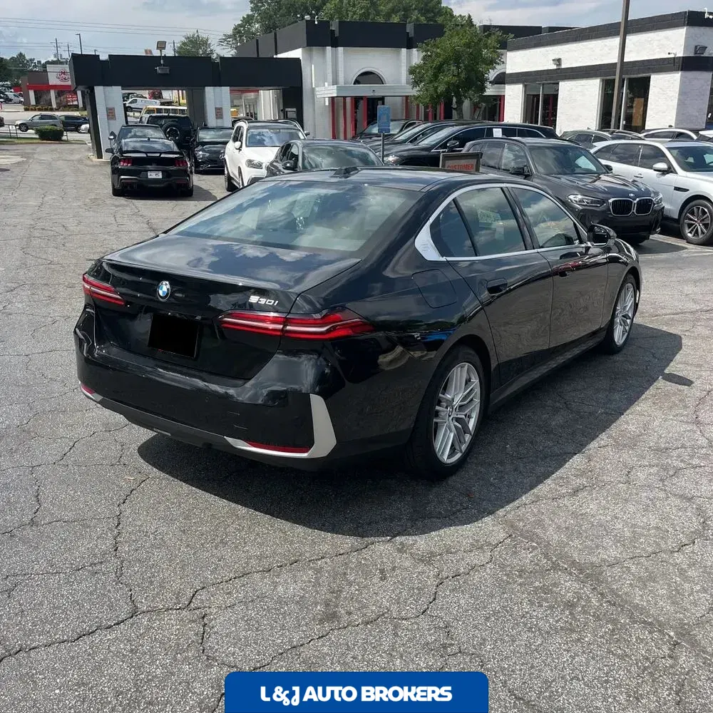 2025 BMW 5-Series 530i