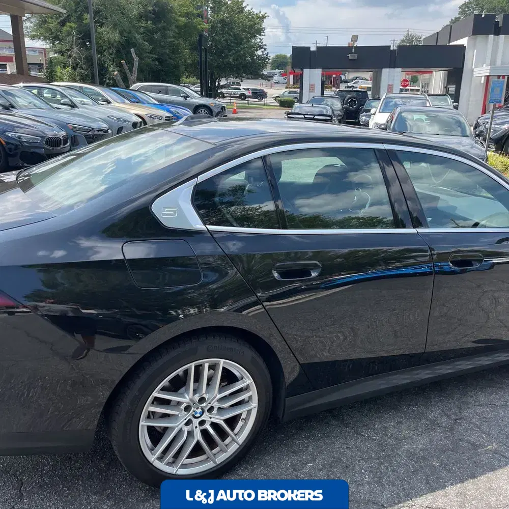 2025 BMW 5-Series 530i